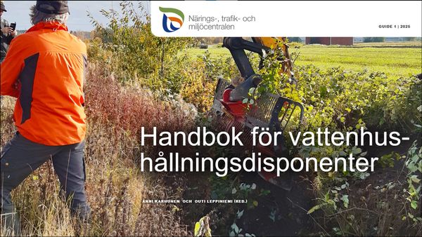 Kipsin levitystä pellolle traktorilla