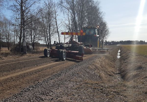 Tien lanaus menossa. 