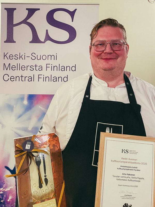 Kuvassa on Arto Hakanen, vuoden 2025 Keski-Suomen kulttuuriympäristöpalkinnon voittaja.