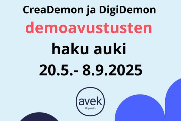 Kuvassa on vaalean sinisellä pohjalla teksti CreaDemon ja DigiDemon demoavustusten haku auki 20.5.-8.9.2025. Kuvassa on Avekin logo.