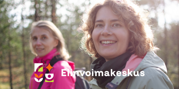 Kaksi ihmistä retkellä.