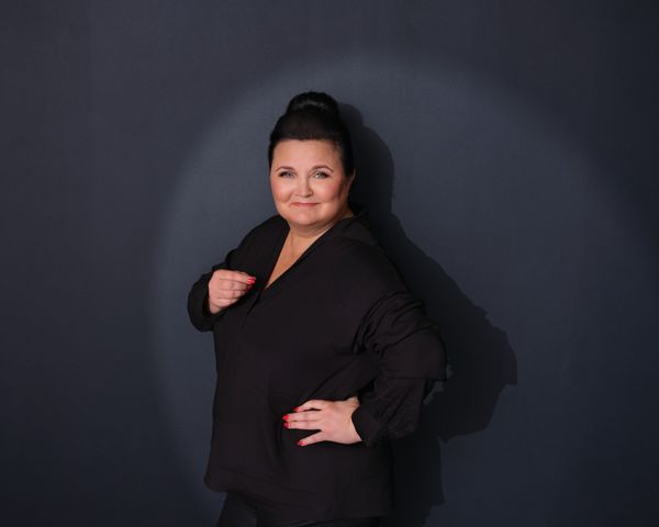 Kuvassa: Nina Viskuri, Proinno Oy:n toimitusjohtaja ja johtamisen uudistaja