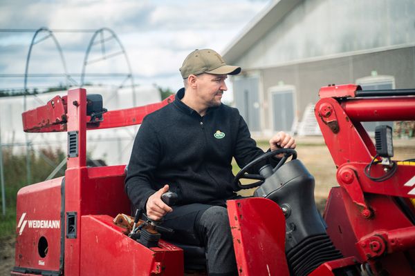 eläinvalvoja työssään