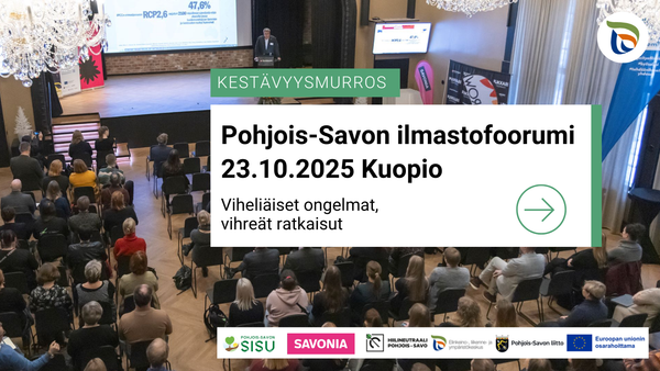 Ihmisiä kuuntelemass salissa