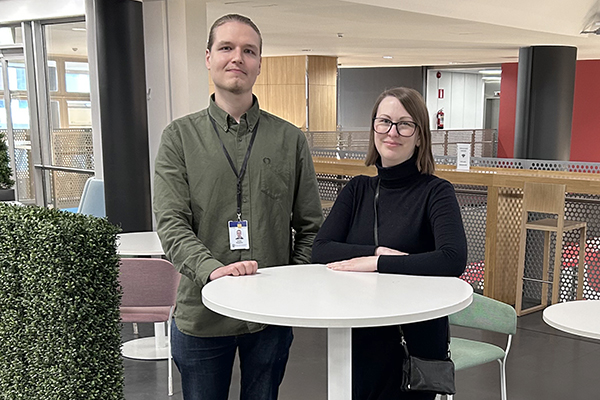 Kuvassa ovat Santeri Raappana ja Tiina Iskanius.