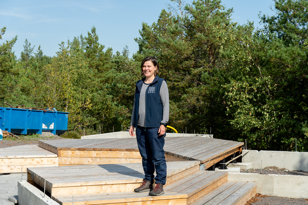 Kuvassa Silmusalaatin rakentuva uusi teollisuushalli sisältä. 