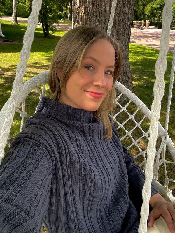 Turkka Heikkilä lintutornissa.