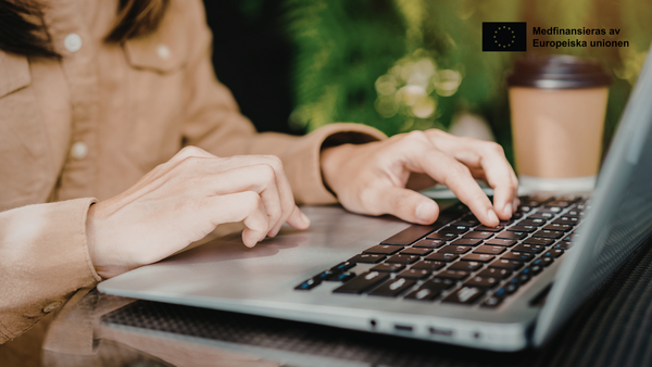 Kädet näppäimistöllä.