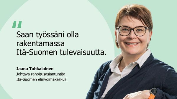 ihmisten kasvokuvia.
