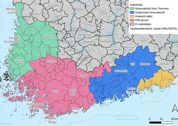 Kipsillä toistamiseen käsiteltyjen lohkojen tarkkailu on jo alkanut. Erityisasiantuntija Tuomas Jäntti sekä ympäristöasiantuntija Jenna Bergholm keräävät maanäytteitä. Kuva: Mats Willner.