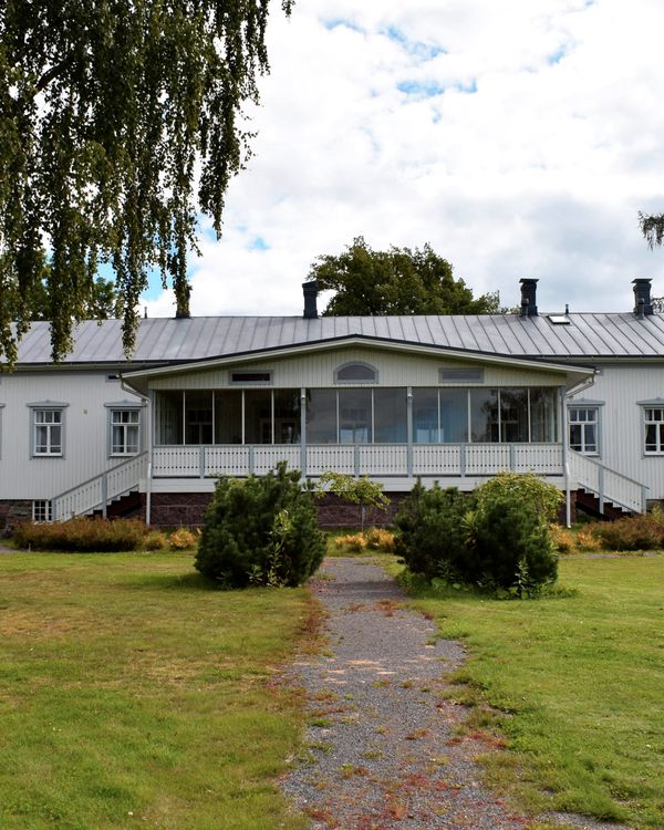 Riihisalon kartanon rakennus