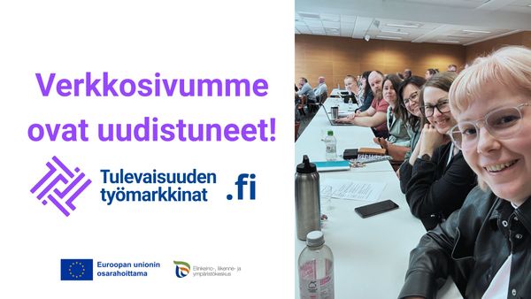 kuvassa on oikealla tiimi katsomassa hymyillen kameraan, vasemmalla lukee violetilla että verkkosivumme ovat uudistuneet ja tulevaisuudentyömarkkinat.fi