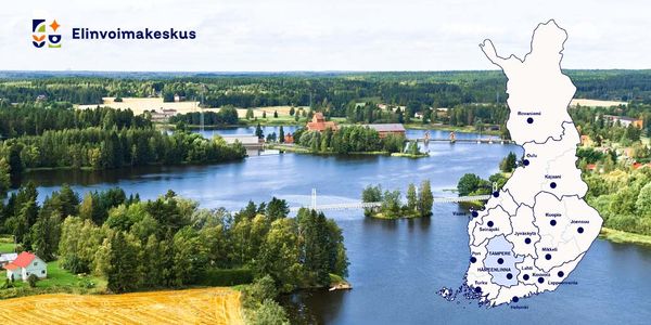 dronella kuvattu maalaismaisema, jossa vesistöä ja peltoa.